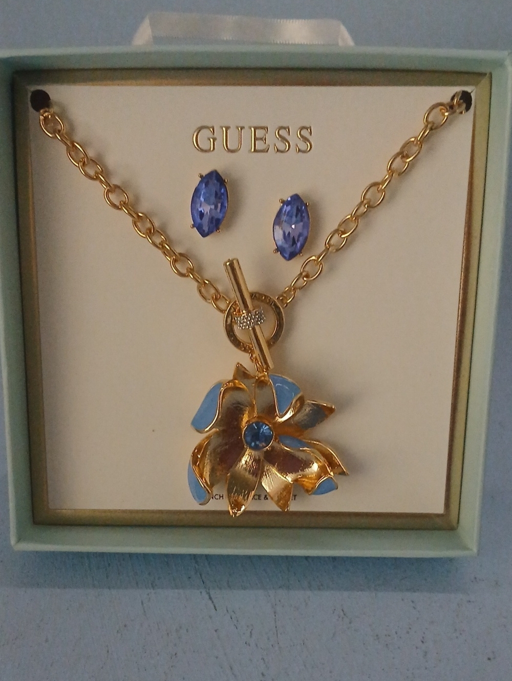 GUESS Gold and Blue Floral Pendant Necklace with Blue Stone Studs New in Box